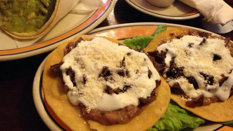 Pozole Con 2 Tostadas