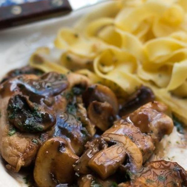 Vassoio Di Pollo Marsala