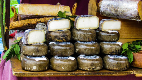 Formaggio Di Capra Al Forno