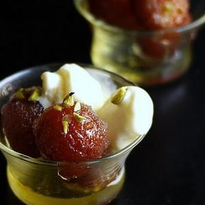 Gulab Jamun Caldo