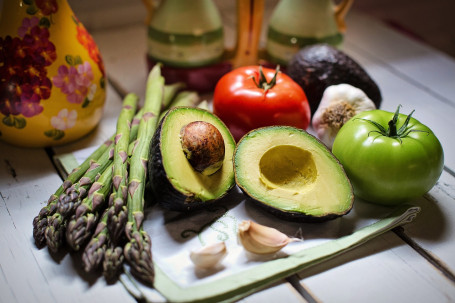 Maki Di Salmone E Avocado