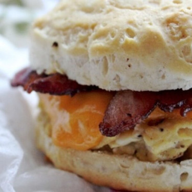 Salsiccia Doppia, Uovo Formaggio Biscuit