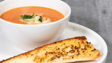 Zuppa Di Pomodoro Con Pancetta E Ciotola