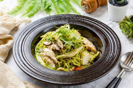 Qīng Jiàng Jī Ròu Yì Dà Lì Miàn Chicken In Pesto Sauce