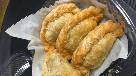 6. Chicken Curry Puff 4