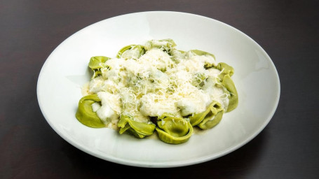 Tortellini Di Spinaci Con Salsa Alfredo